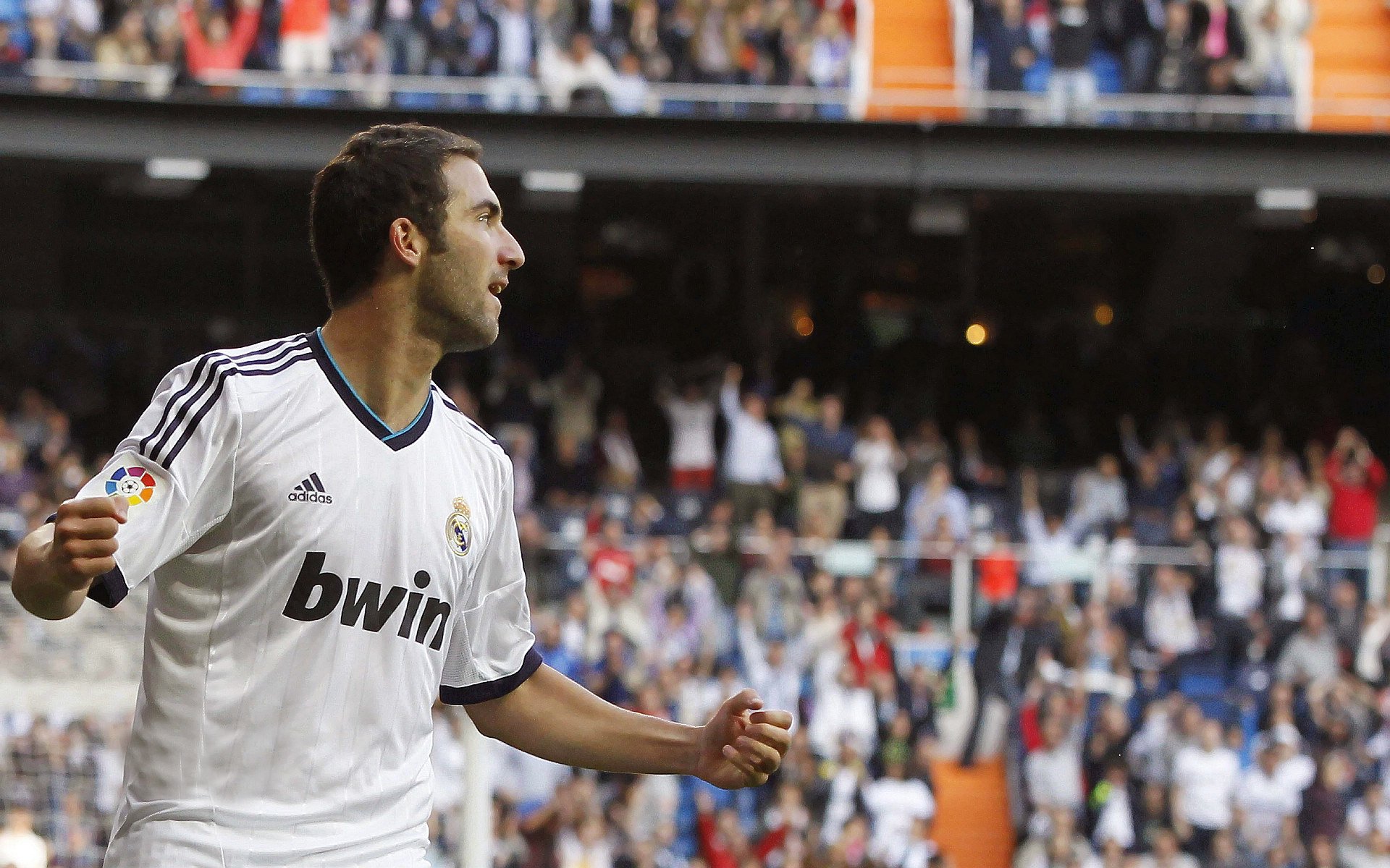 中国短道速滑队世锦赛摘金 年轻小将表现亮眼